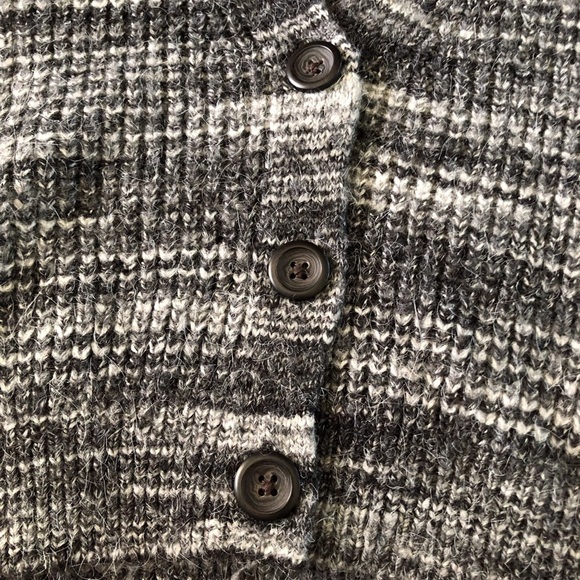 Old Navy Black & White knit semi-cropped button up sweater in size S (6-7) - Picture 4 of 6